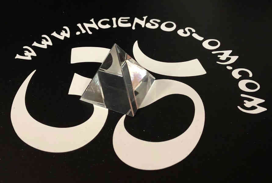 Pirámide de Cristal 3.7 cm Aprox
